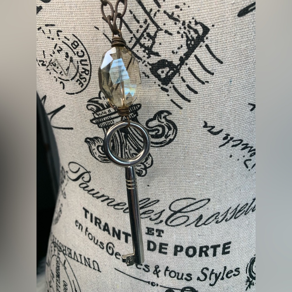 Elegant Artizan Key Pendant Necklace